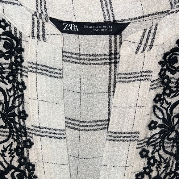 ZARA Short Long Sleeve Flowy Dress with Sowed Front. Runs big. WITH POCKETS! - Picture 2 of 3